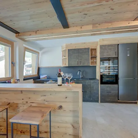 Wood House In - Out Mt 10 - Happy